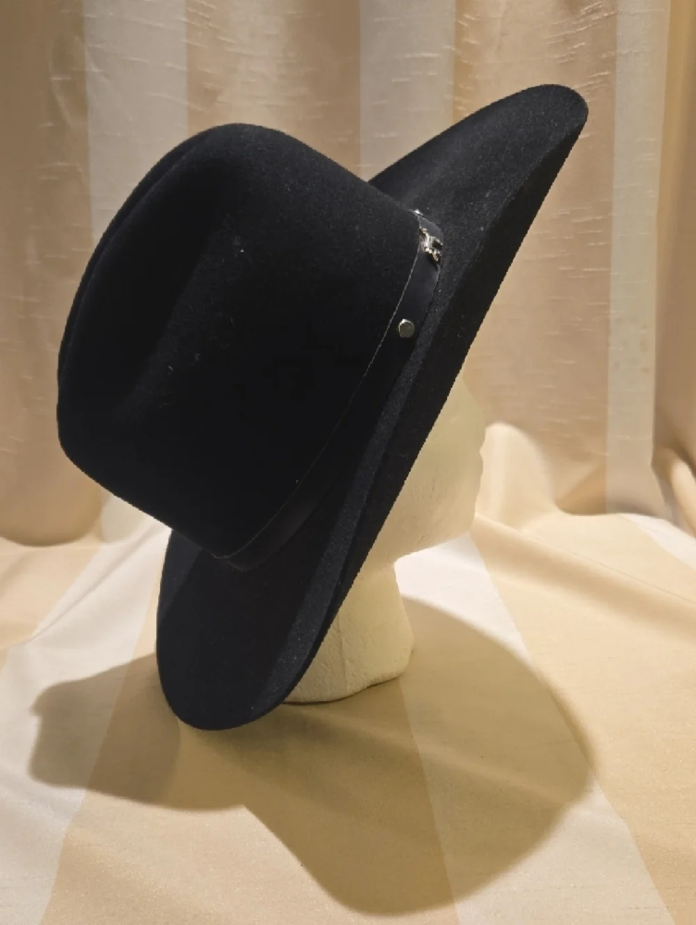 Black Felt Wide-Brim Cowboy Hat with Decorative Band - Picture 14 of 15